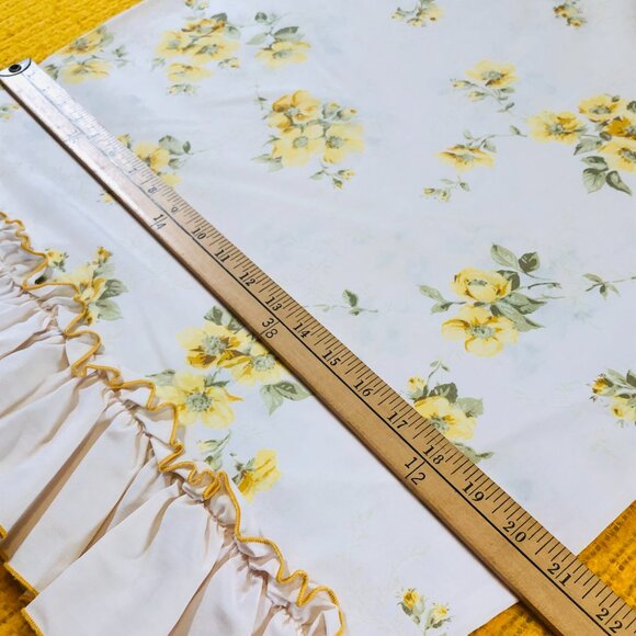 Vintage 70s BURLINGTON HOUSE USA Yellow Floral Ruffle Pillowcase Set: Percale - Picture 9 of 10